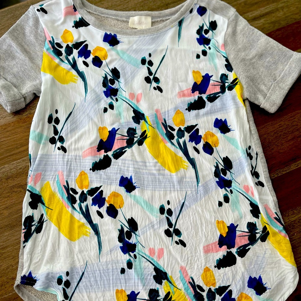 Anthropology Delta sweatshirt tshirt small grey back and flower front